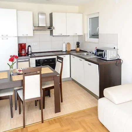 Miki Apartment *
