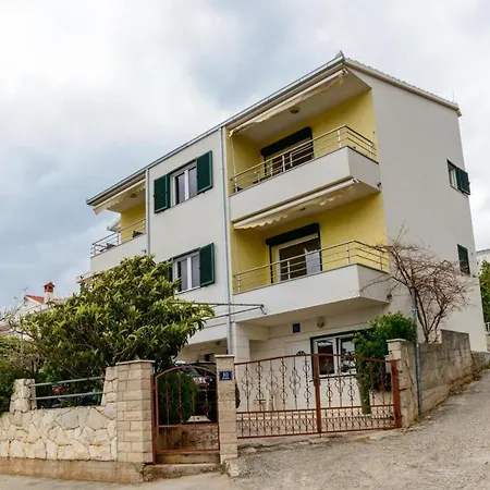 Miki トロギール